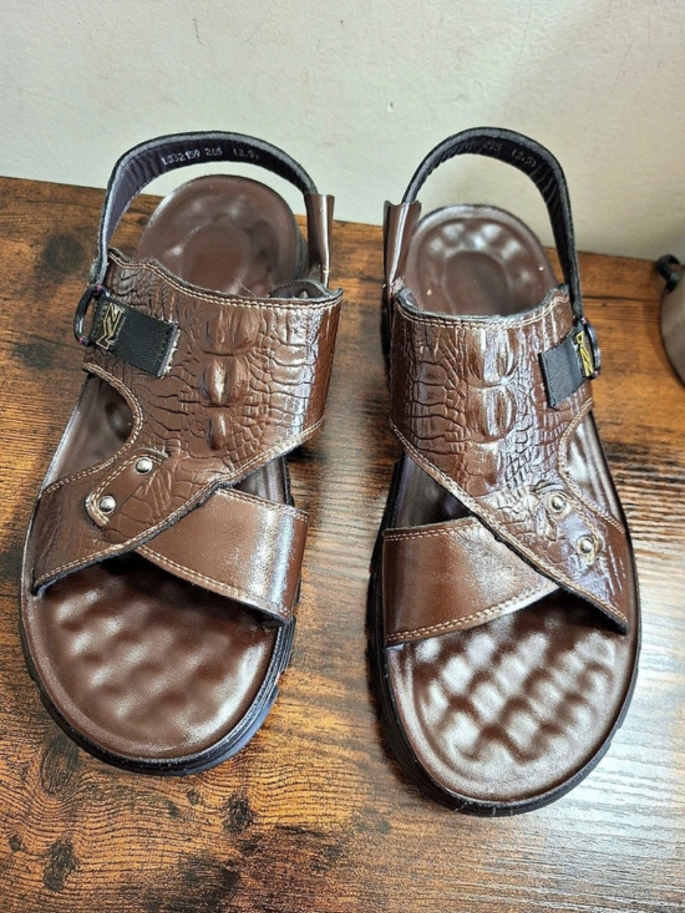 Fashion Brown crocodile leather sandals with adjustable straps, size US 10.5